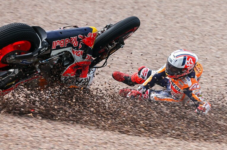 ドイツGPの予選Q2で2度目、週末を通じて4度目の転倒を喫したマルケス　©Getty Images