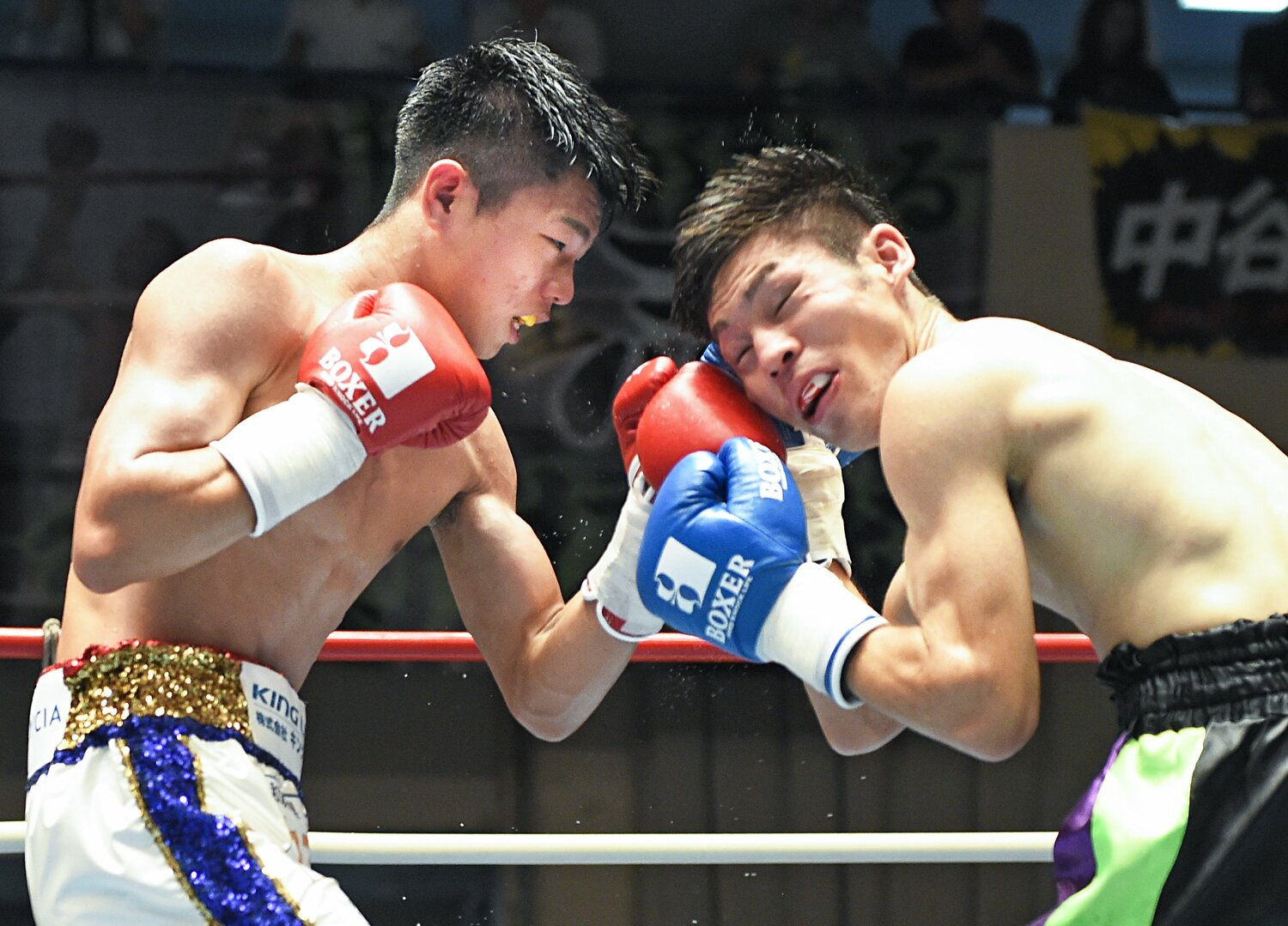 2017年8月、ユーリ阿久井成吾戦での左アッパー　©Naoki Fukuda