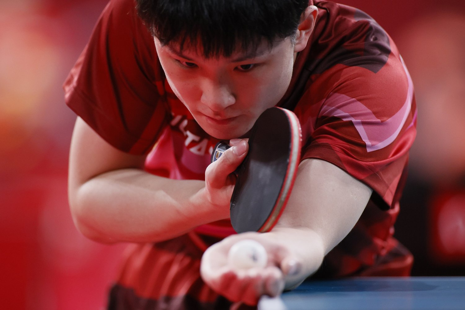 7月26日の張本。シングルスでも気合の入った表情で試合に挑んだが…