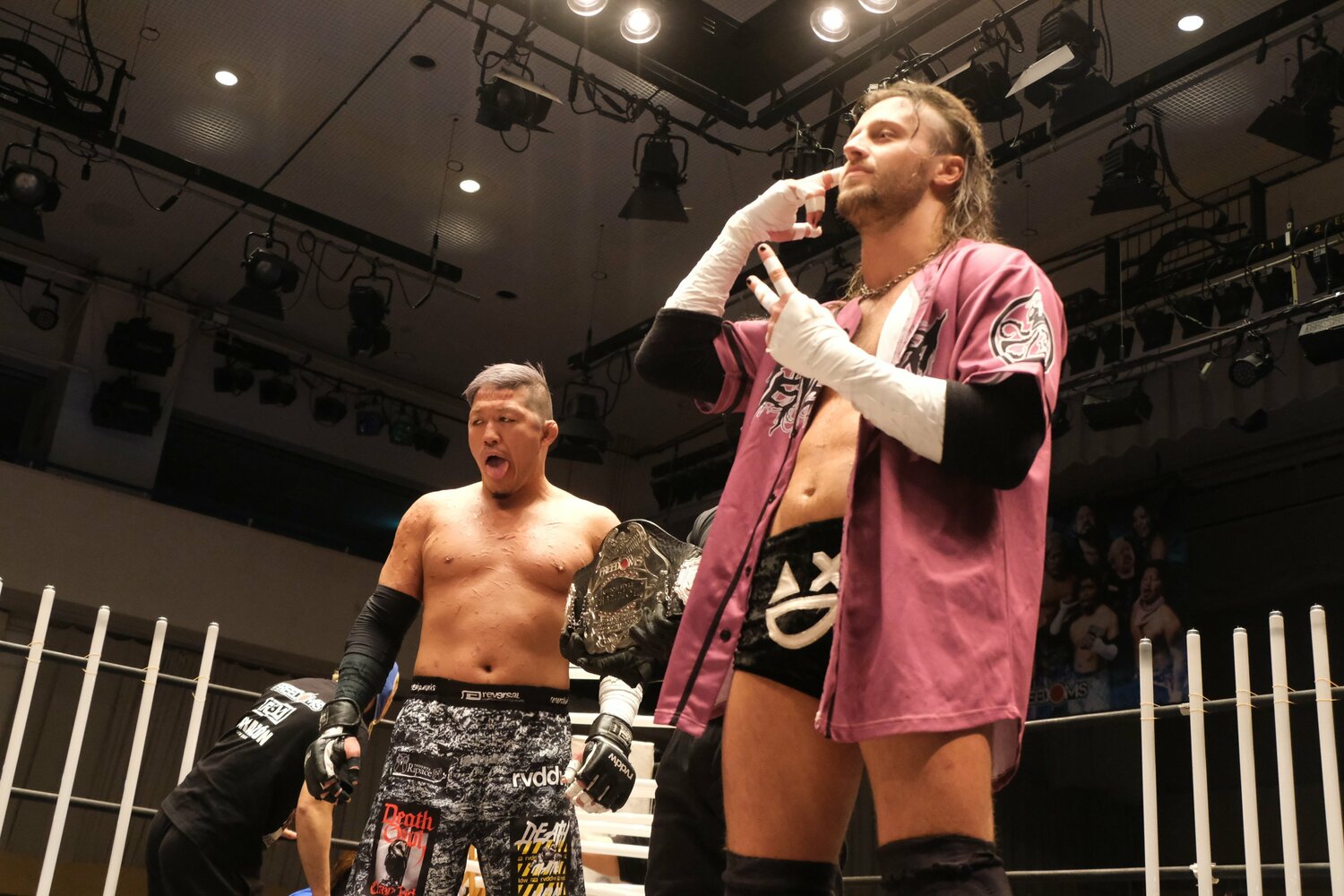 ドリュー・パーカーの持つ王座に挑戦した竹田（クリックすると「この記事の写真」に飛びます。流血等の過激な写真を含みますのでご注意ください）