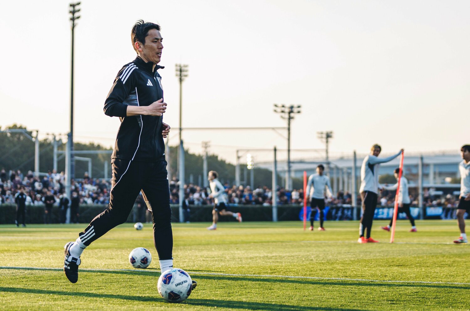 「欧州組の考えと代表のやり方のバランスを整える」長谷部誠コーチの“切り替え作業”もパラグアイ戦は間に合わず？ ブラジル戦は「基本」に戻れるか＜Number Web＞ photograph by Kiichi Matsumoto