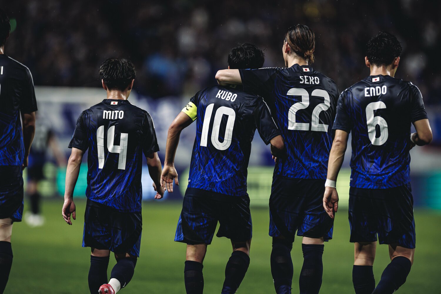 初めて日本代表のキャプテンマークをつけてピッチ立った久保建英(10番)©︎Kiichi Matsumoto