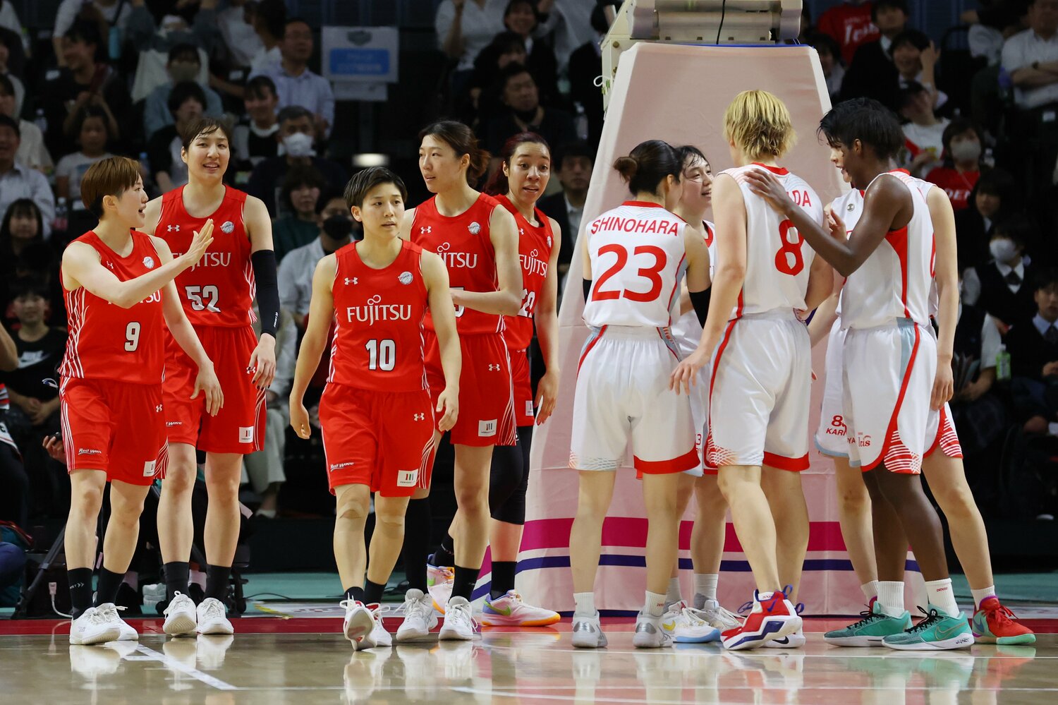 富士通レッドウェーブの16季ぶりの優勝で幕を閉じたWリーグ。プレーオフファイナル第2戦ではリーグ最多の7168人の観客が詰めかけた　©︎YUTAKA/AFLO SPORT