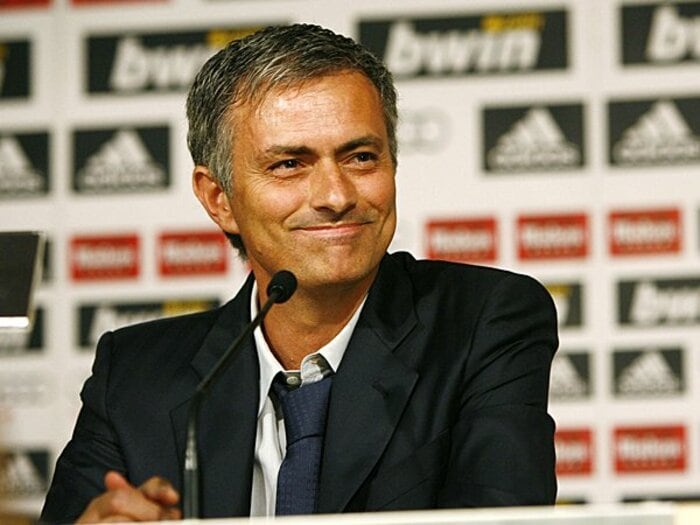 レアル上層部を“先制口撃”!!モウリーニョ監督就任の舞台裏。＜Number Web＞ photograph by Mutsu Kawamori