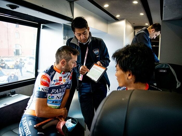 監督として“ジロ”に挑む水谷壮宏。夢破れても、自転車に魅せられた人生。＜Number Web＞ photograph by Sonoko Tanaka