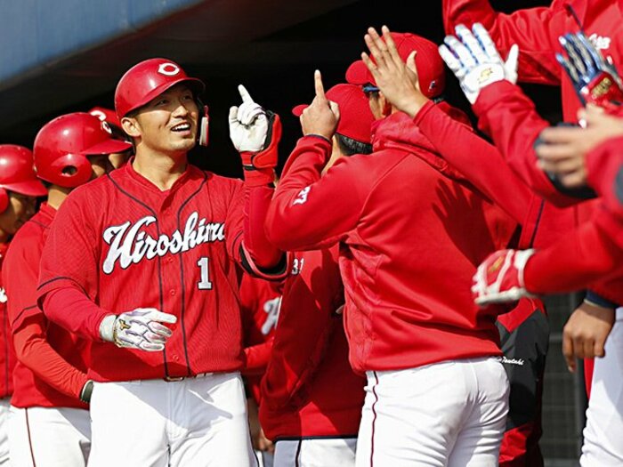 前田でもなく、新井でもなく……。カープの背番号1、鈴木誠也の風格。<Number Web> photograph by Kyodo News