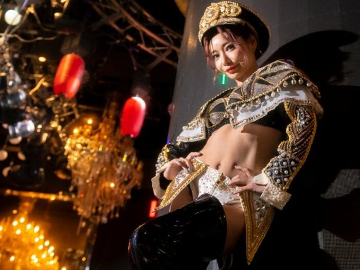 「ここは大人のディズニーランド」楽天イーグルスのダンサーからバーレスク東京へ…リーダーMiiが明かす“ショークラブの覚悟”《特別グラビア》<Number Web> photograph by Takuya Sugiyama
