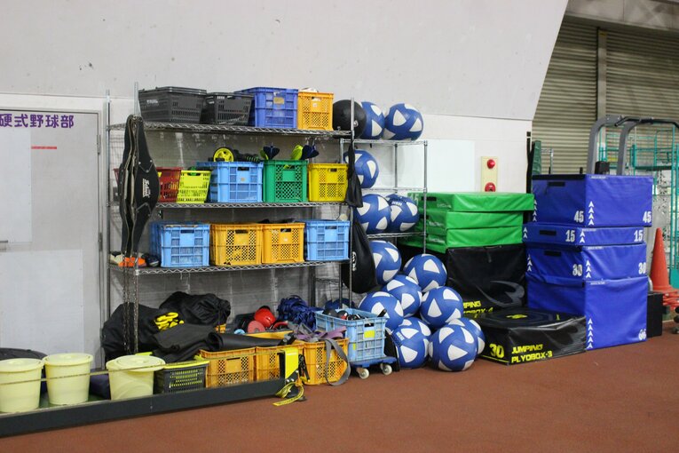 メディシンボールも多様な種類が　©NumberWeb