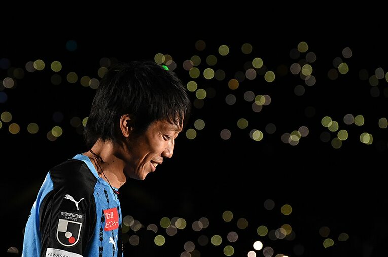 サポーターにとって忘れられない2016シーズン。悔しさを噛み締めながら中村憲剛が語ったことが、今のフロンターレにしっかりと根付いている ／ photograph by Masashi Hara/Getty Images