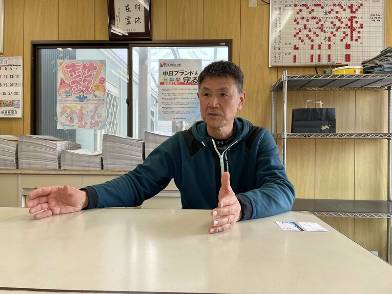 「会社の同僚は中堅を扱う目で見る。でも、新卒の社員と同じで、何もわからない」 ©NumberWeb