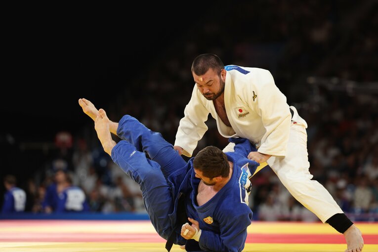 混合団体戦、準々決勝セルビア戦のウルフアロン　©Tetsuya Higashikawa/JMPA