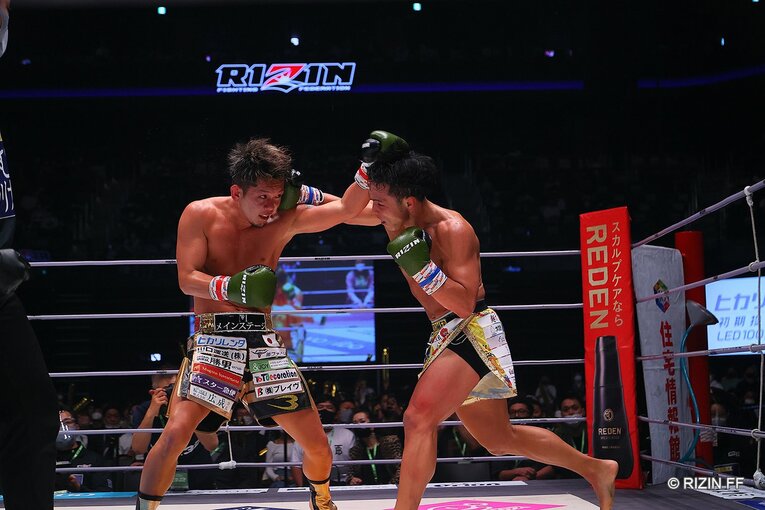 祖根のファイトぶりを「キックに向いてる」と那須川天心も評価していた　©RIZIN FF
