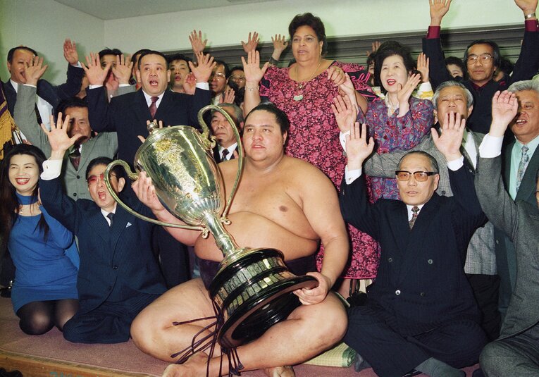 28年前、1994年3月場所。曙、貴闘力、貴ノ浪3力士による優勝決定巴戦を制したのは曙だった　©JIJI PRESS