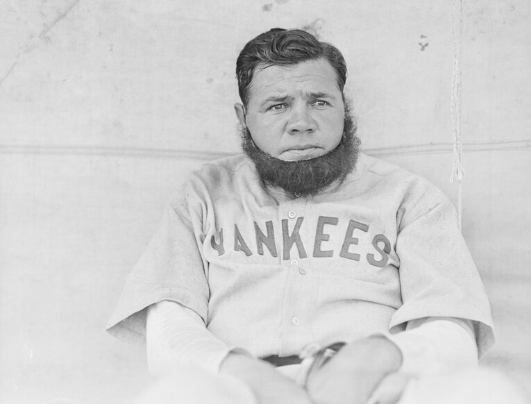 偽のヒゲをつけるルース　©Getty Images