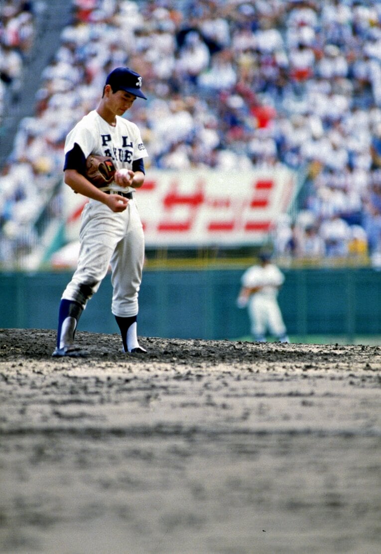 1984年の選抜決勝の取手二高戦で延長10回のマウンドにあがった桑田真澄 ©︎Katsuro Okazawa/AFLO