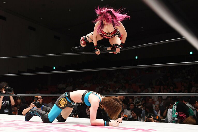 紫雷イオvs.岩谷麻優。2017年6月21日、後楽園ホール　©Essei Hara