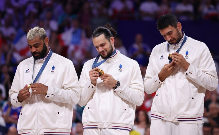 パリ五輪で金メダルを獲得し、感極まるブリザール　©︎Sarah Stier/Getty Images