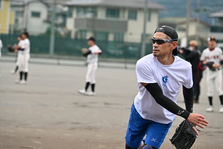 富士高校野球部を指導したイチロー　©Naoya Sanuki