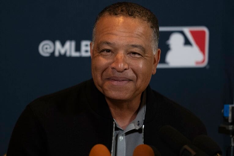 メディア対応も実直だったロバーツ監督　©AP/AFLO