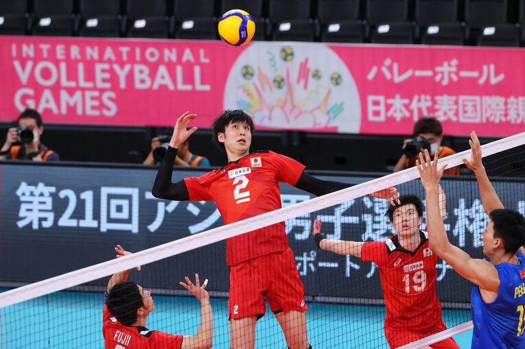 長身を生かしたプレーだけでなく、器用さを買われて日本代表でも主軸に定着する小野寺太志　©︎YUTAKA/AFLO SPORTS