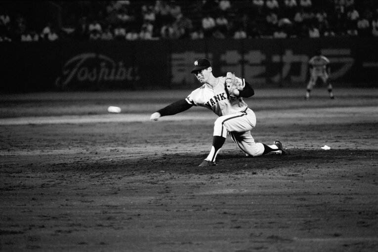 杉浦忠の美しきアンダースロー ©JIJI PRESS