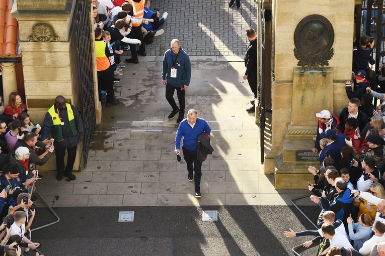 聖地トゥイッケナムでの日本戦に向かうエディー・ジョーンズ（22年11月）　©︎Itaru Chiba