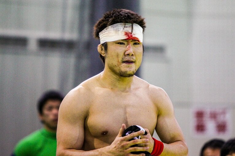 『ADCC ASIA TRIAL 2011』の77kg未満級で優勝した五味。額には血がにじんでいる
