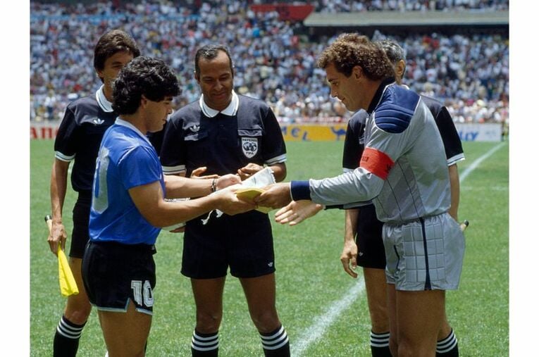 【独占】「複雑なのさ、天才は」 マラドーナの5人抜きゴールをリネカーはどう見ていた？(12) ／ photograph by Getty Images