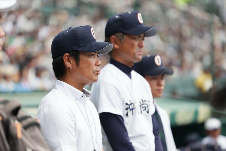 「伊志嶺兄弟」の兄・大吾さん。沖縄尚学の野球部部長として夏初優勝を支えた　©JMPA