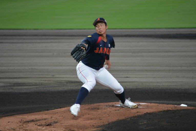 末吉良丞の投球フォーム（4枚目／全4枚） ©Takarin Matsunaga