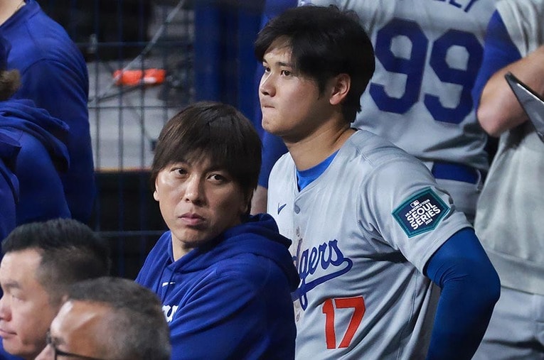 開幕2戦目を前にチームを去った水原一平通訳。関わりを持った違法スポーツ賭博で捜査されている業者はなぜ水原氏に近づいたのか ／ photograph by JIJI PRESS