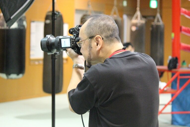 「パンチを予見するカメラマン」と称される福田直樹　©Number Web