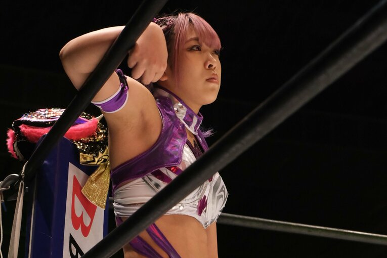 〈スターダム〉“永遠のライバル”キッドとAZMがついに激突…王座戦3wayマッチを前にAZM「同じリングにいるだけで楽しい」(40)