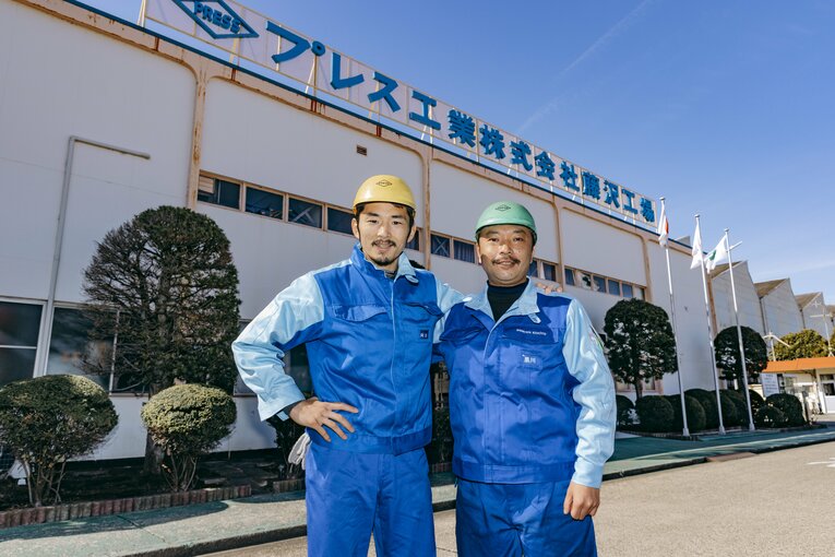 会社と橋渡し役を果たしながら、阿部の活動を応援してきた黒川さん　©︎Kiichi Matsumoto