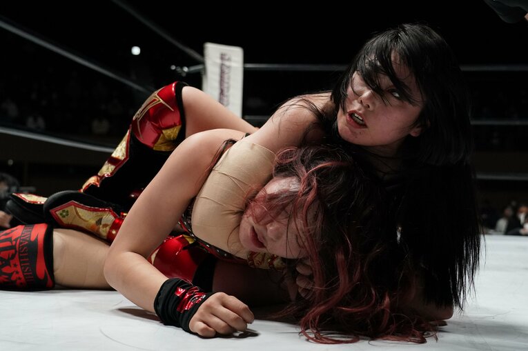 現ワールド・オブ・スターダム王者の林下詩美との激闘。デビュー当初から舞華は林下をライバルとして強烈に意識している