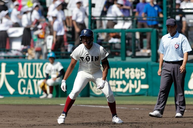 夏の甲子園1回戦の興南戦、代打でヒットを放ったラマル　 ©Shigeki Yamamoto