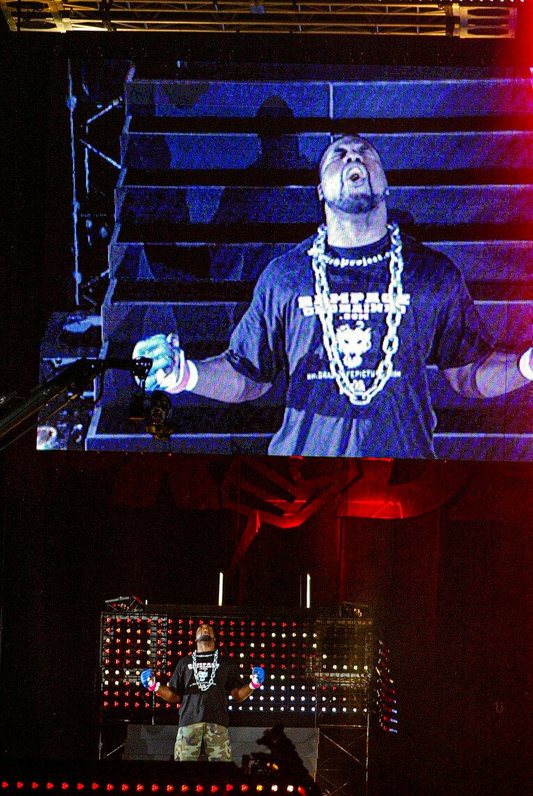 第2試合、クイントン・“ランペイジ”・ジャクソンの入場　©Susumu Nagao