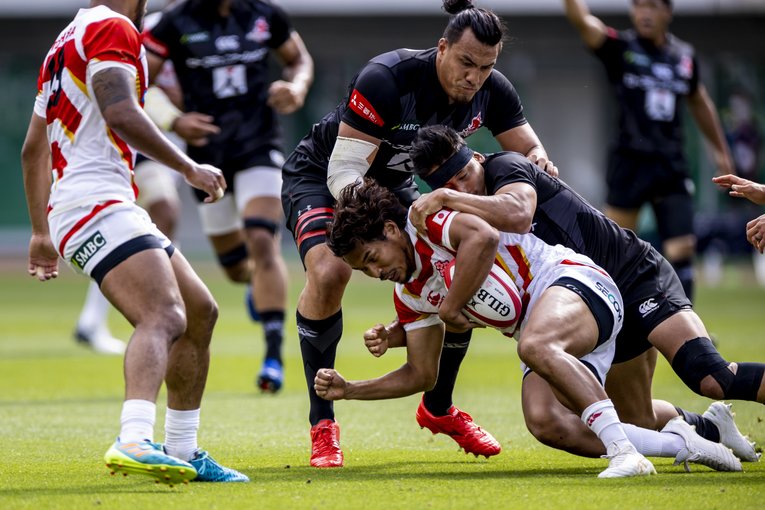 前半、日本代表はNo.8ベン・ガンター（上）らの圧力で劣勢を強いられた　©︎Kiichi Matsumoto