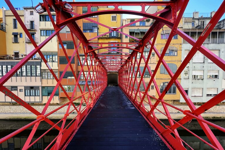 写真映えしそうなジローナの橋　©Daisuke Nakashima