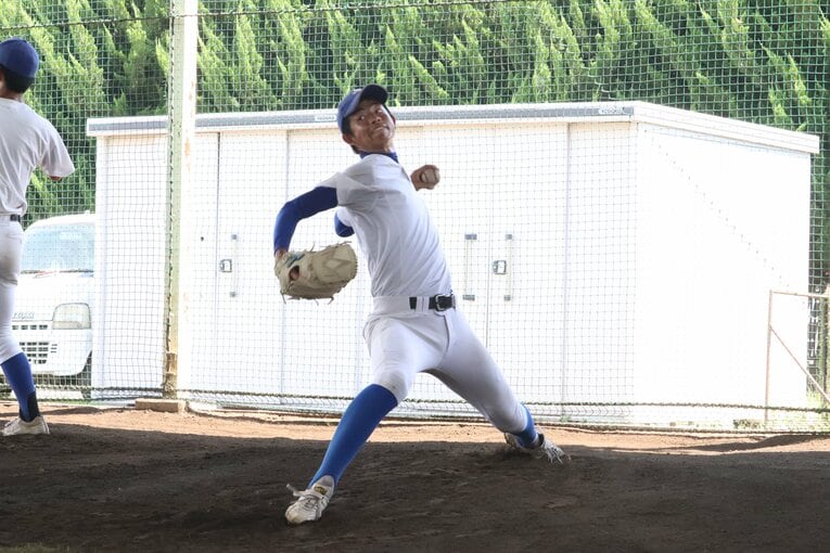 ブルペンで投球練習する川越東高・伊藤匠海投手（3年）©︎Yu Takagi