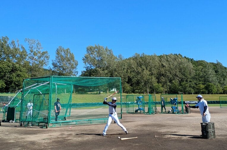 北海道は美唄市のさわやかなグラウンドで夏合宿を行う……プロのチーム？　西武の強化合宿の現地を訪れた ／ photograph by Masanori Kise