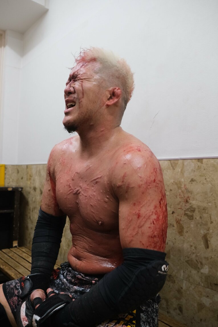 「デスマッチ・イズ・マイライフ」妻の急死を乗り越えた“クレイジー・キッド”竹田誠志の決意「蛍光灯やカミソリで傷つけ…でもそれが生きがい」(38)