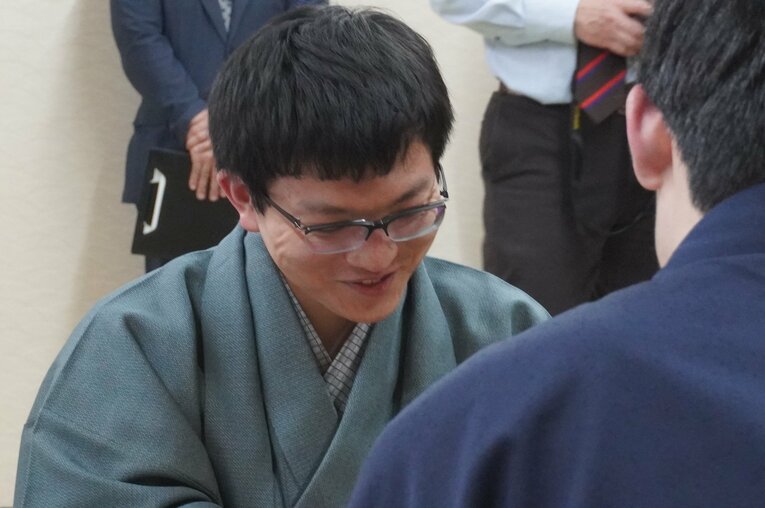 激闘後、2人は笑顔だった…映像では伝わり切らない名人戦第1局、2人の表情（10枚超）　©NumberWeb