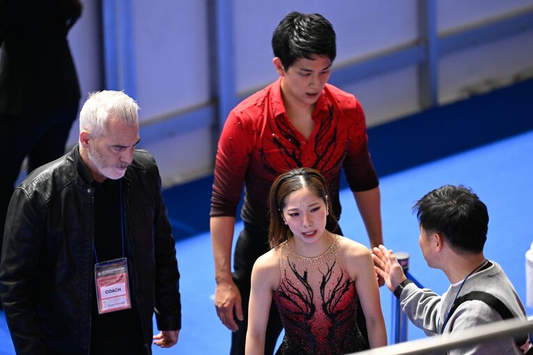 全日本選手権SP。三浦に左肩脱臼のアクシデントがあった【スワイプするとそのほかの写真もご覧になれます】　©Asami Enomoto