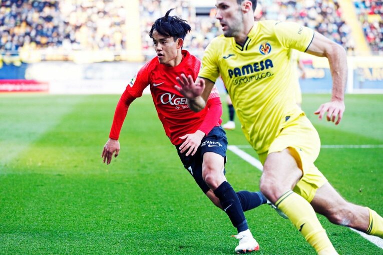 久保建英がエメリ戦術にハメられた？ “代表前の古巣ビジャレアル戦”撮影カメラマンが見た苦闘の要因〈少年ファンはユニをおねだり〉(30)