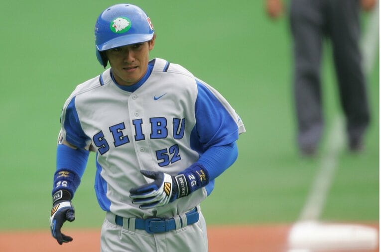 若き日の栗山。2007年シーズンまでは背番号「52」だった　©BUNGEISHUNJU