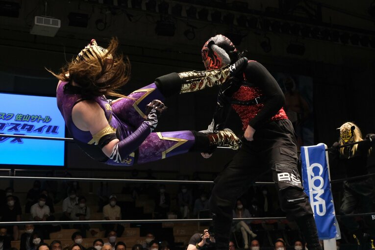 タイガー・クイーンを激怒させた“ヒール殺法”…乱入に凶器攻撃、待望のライバルは何でもありの“闇の軍団”？(37)