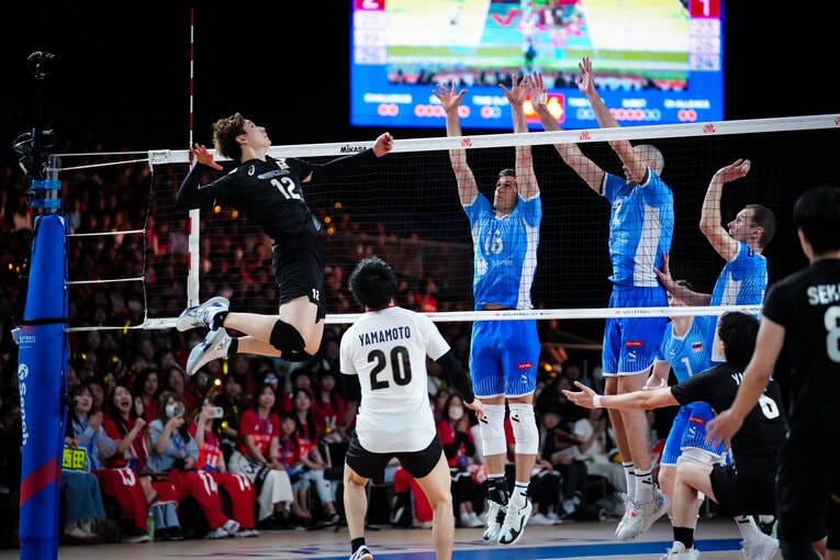 高橋藍（VNLスロベニア戦）　©︎Volleyball World