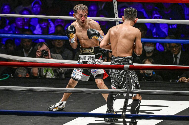 堤聖也vs.ノニト・ドネア。12月17日、両国国技館　©Takuya Sugiyama