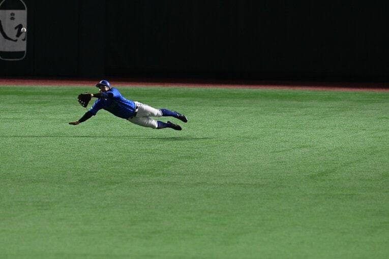 日本シリーズ第5戦、またも魅せた！ 桑原将志のスーパーキャッチ（1枚目／全9枚中）　©Naoya Sanuki